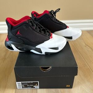Excellent condition 5Y Jordan Max Aura 4